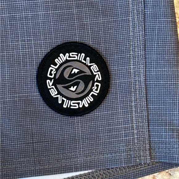 Quicksilver Board Shorts Boys 12-14 - Picture 7 of 7